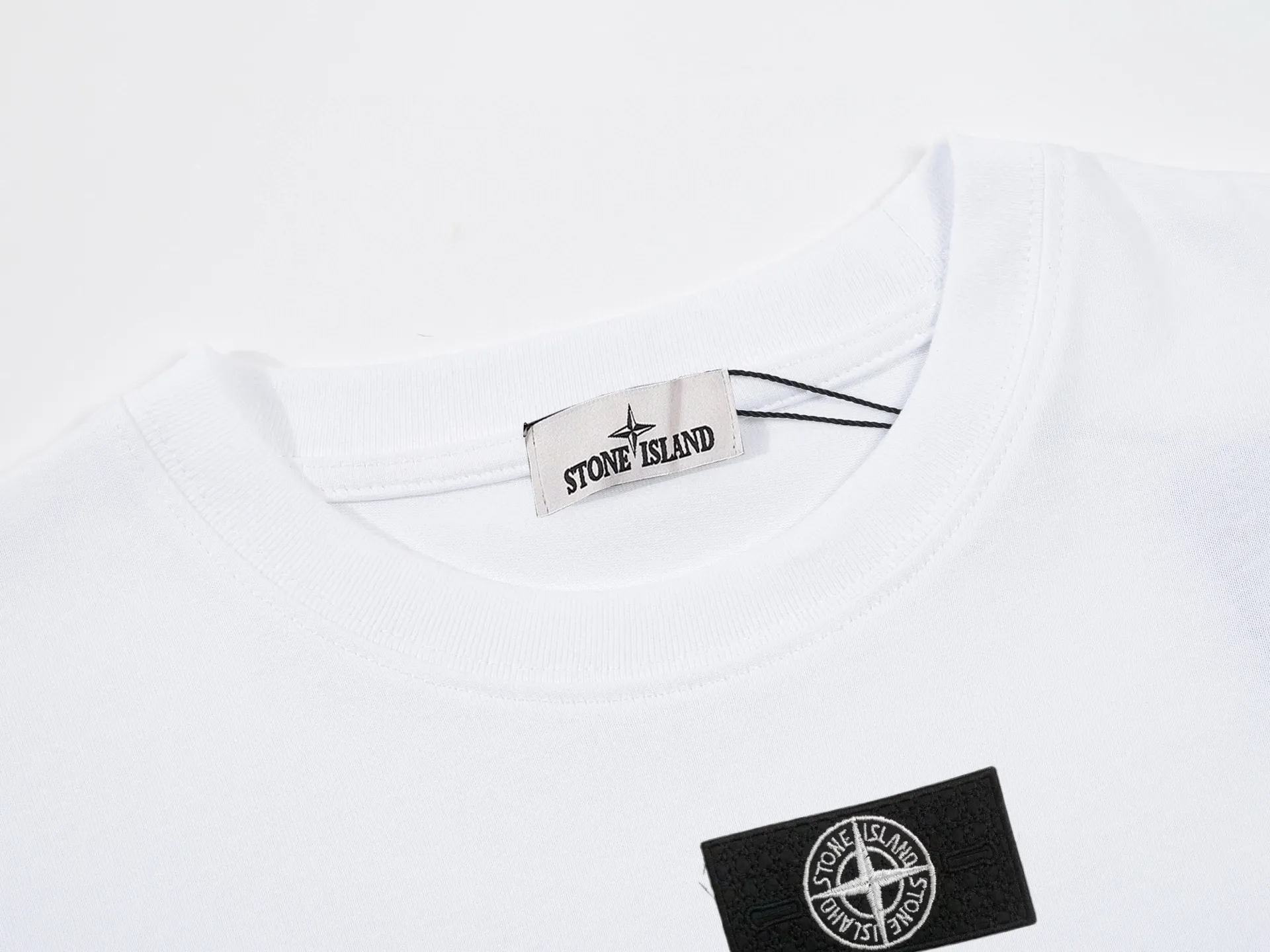 P150 STONE ISLAND Stone Island solid color logo, available at the counter, original order, fashionable and casual round neck short-sleeved T-shirt, the upper body is very unique! Eye-catching and bright, imported original fabric, 🪡 craft letter pattern decorated logo, simple yet fashionable, classic atmosphere, comfortable and breathable, handsome and stylish upper body, 2️⃣ recommended colors, size: S-2XL